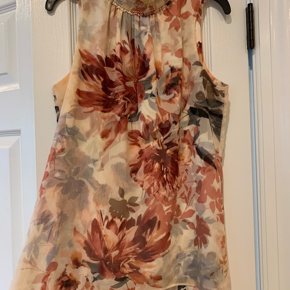 White House Black Market Floral Sleeveless Top M